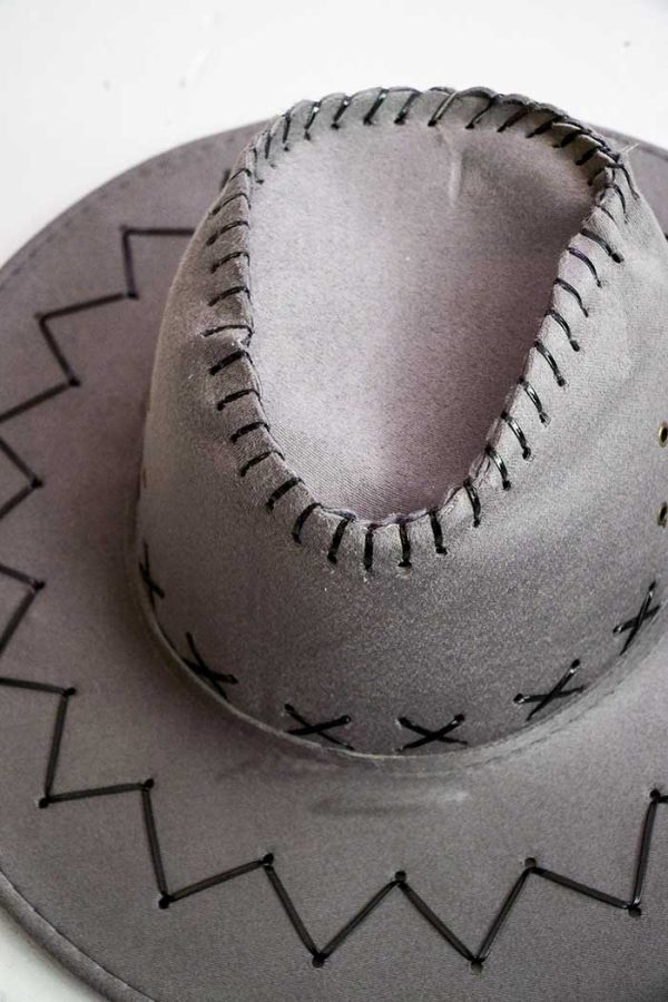 Hoed grijs suede look met stiksels