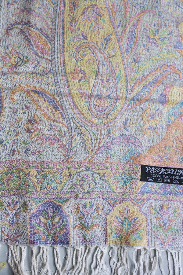 Pashmina sjaal met franjes roomwit met pastelkleurtjes